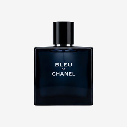 Chanel Bleu de Chanel Parfümprobe – Flakon vor weißem Hintergrund