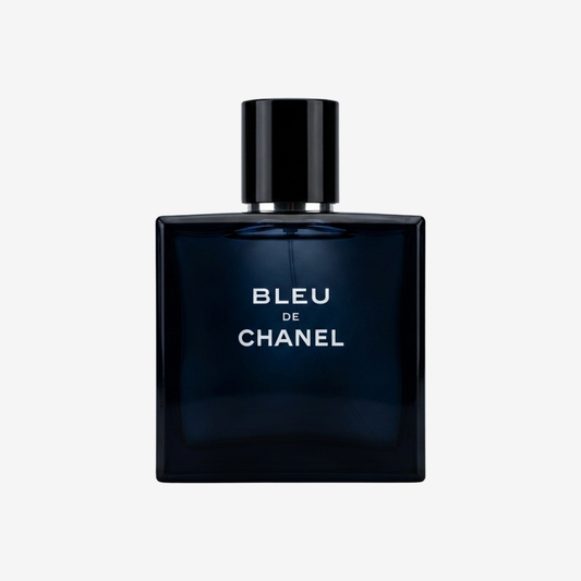 Chanel Bleu de Chanel Parfümprobe – Flakon vor weißem Hintergrund